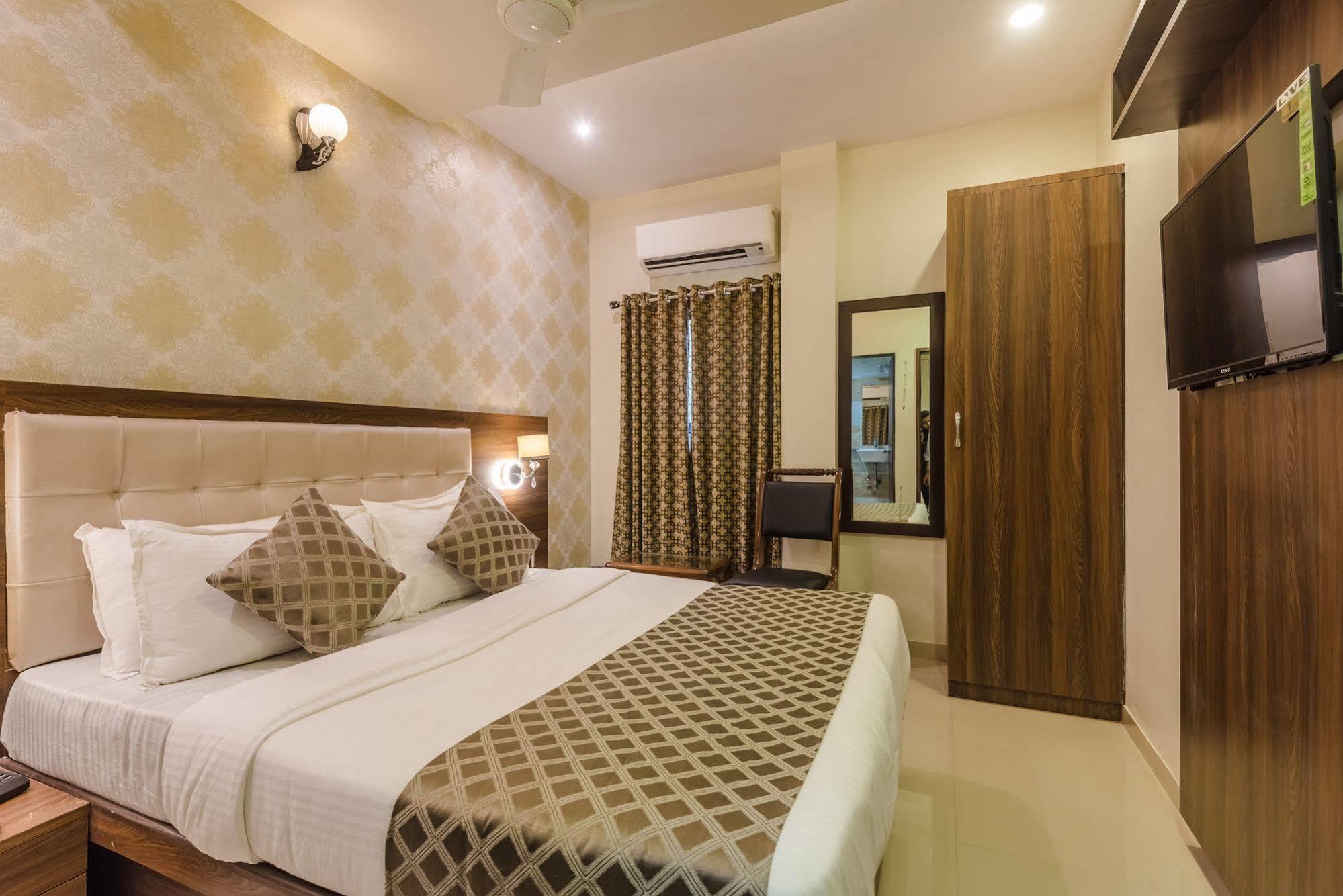 Hotel Liberty Plaza Bombay Exterior foto
