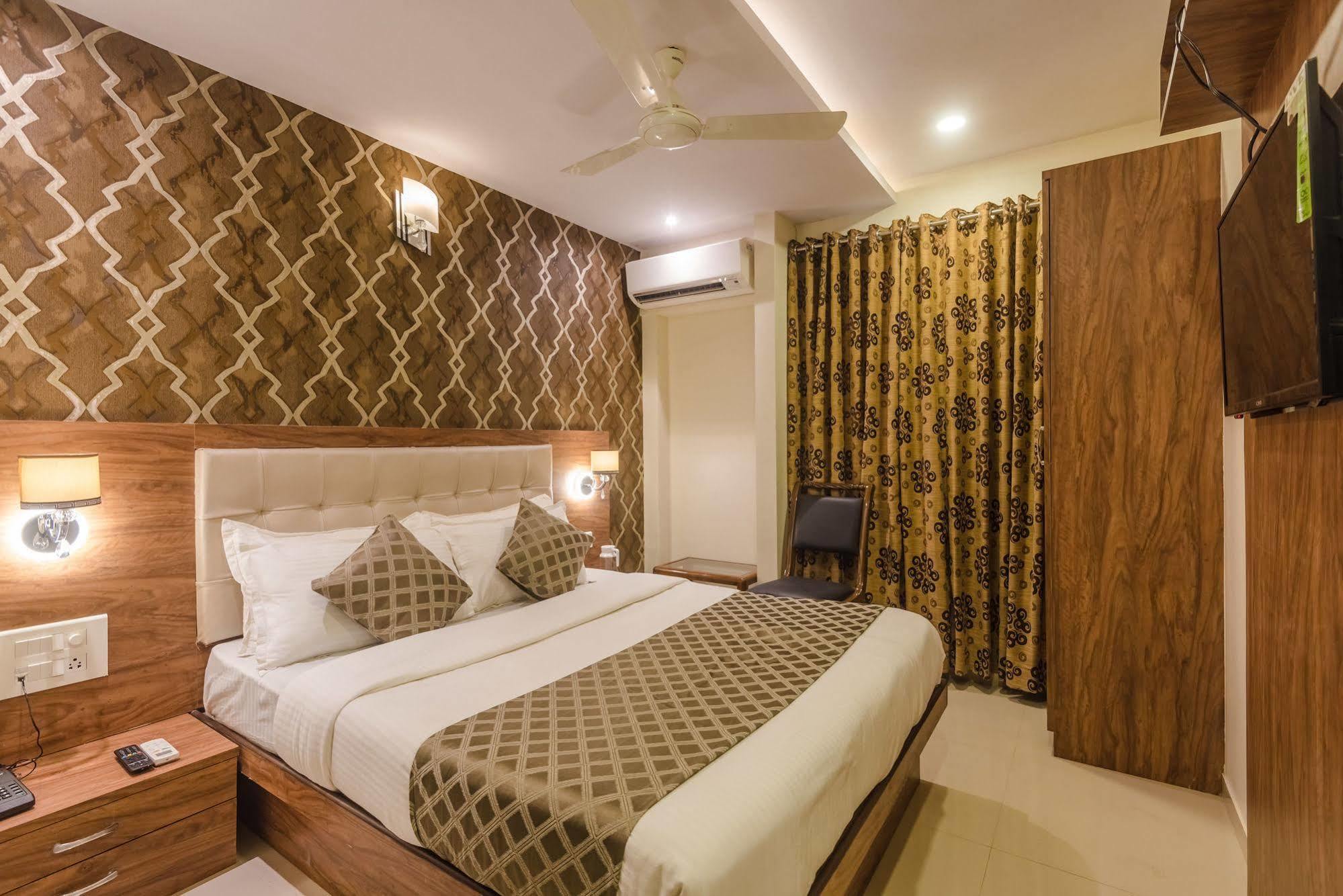 Hotel Liberty Plaza Bombay Exterior foto