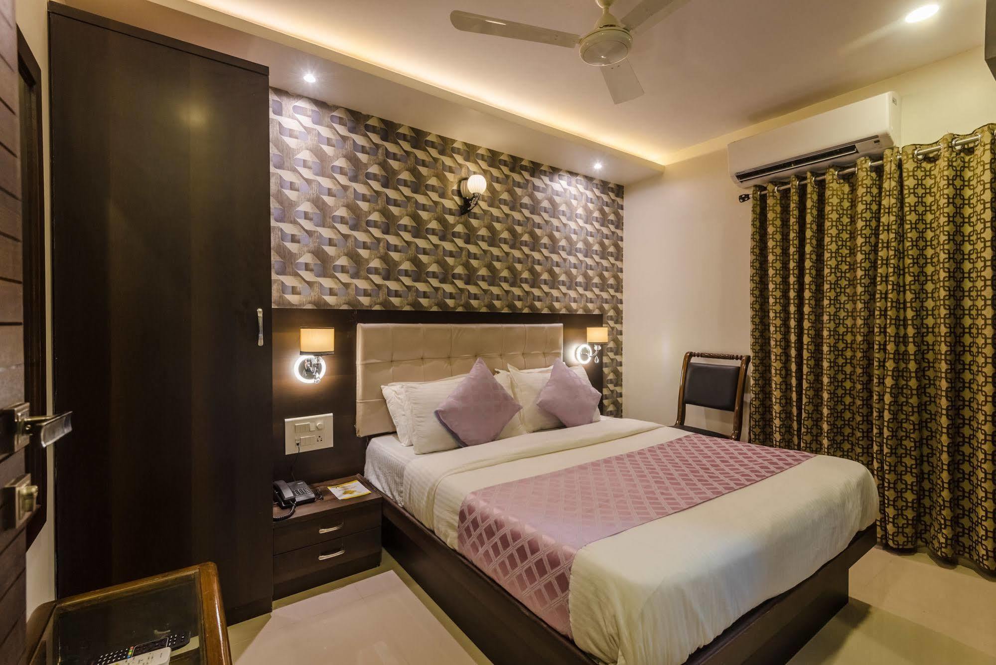 Hotel Liberty Plaza Bombay Exterior foto